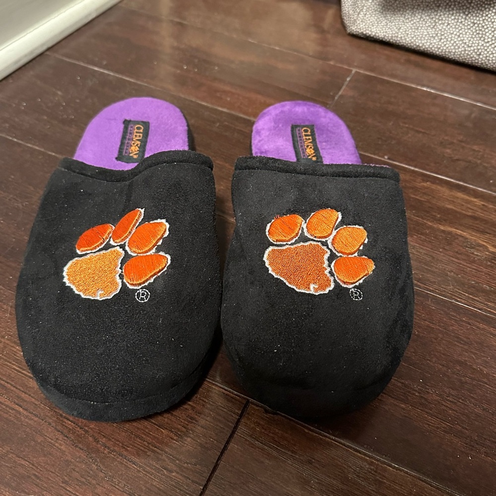 NWOT Men’s Size L 9/10 Clemson University Tiger Paw Black and Orange Slippers